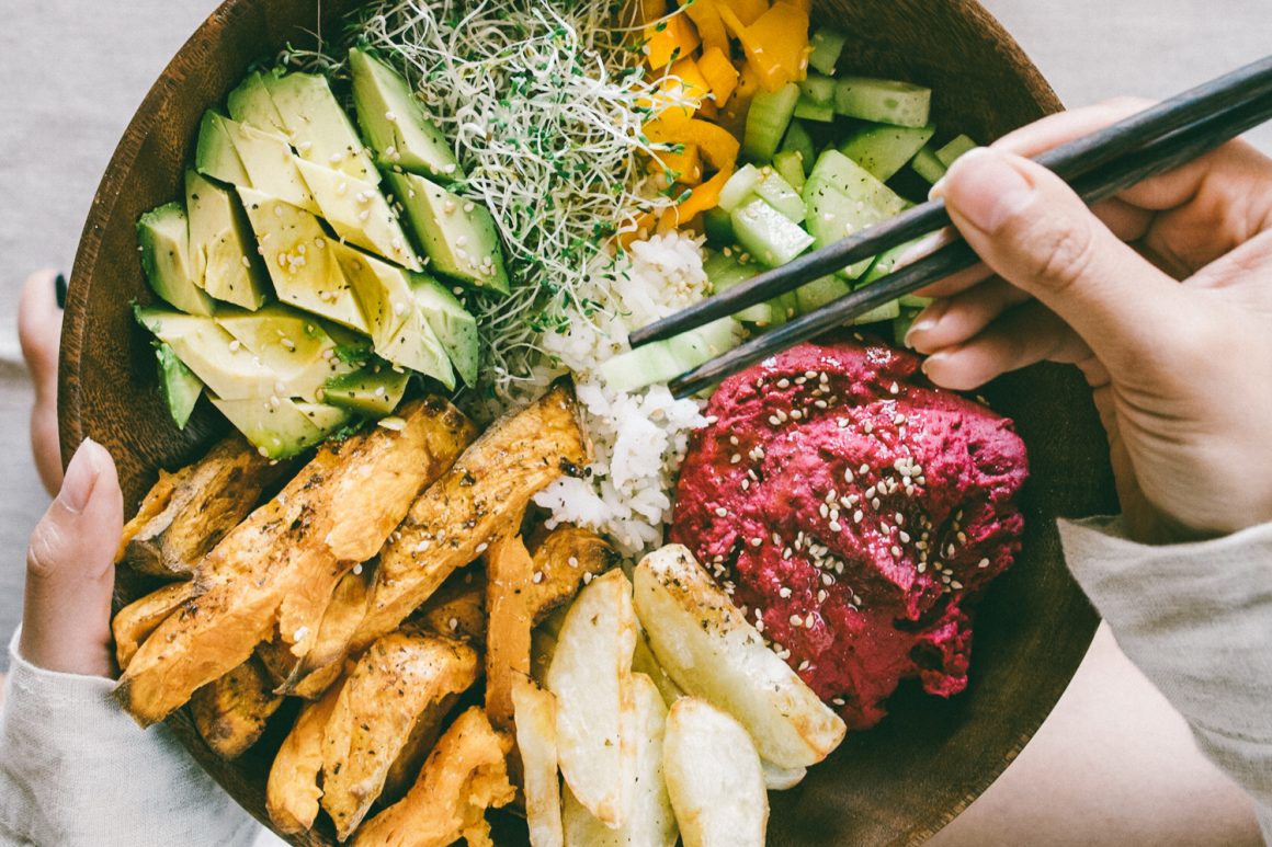 Rainbow bowl with Beetroot Hummus