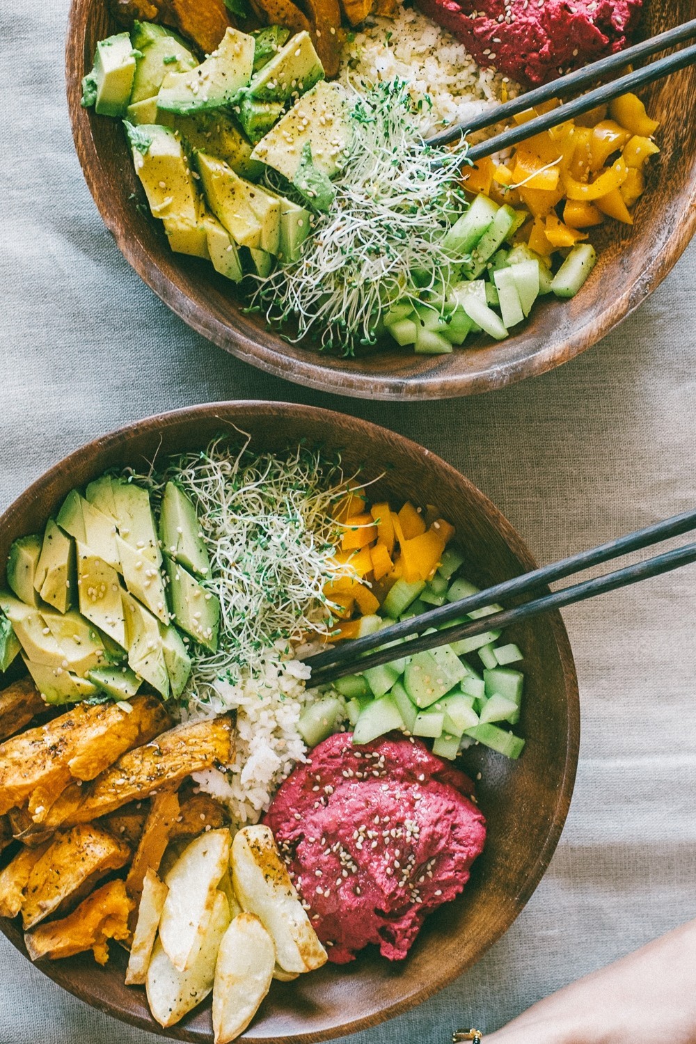 Rainbow bowl with Beetroot Hummus